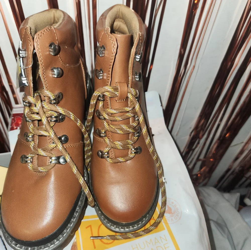 Boot - Picture 2 of 2